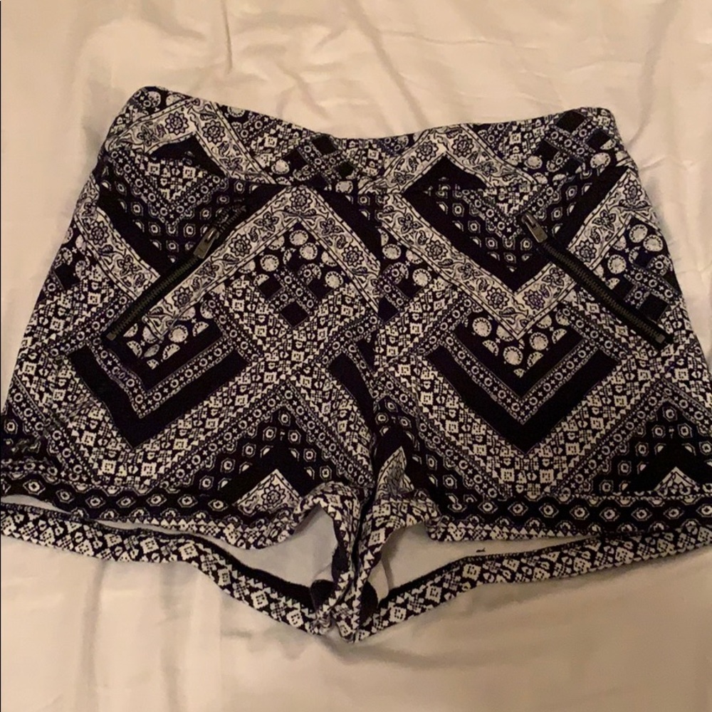 Like New Hollister Patterned Cloth Shorts